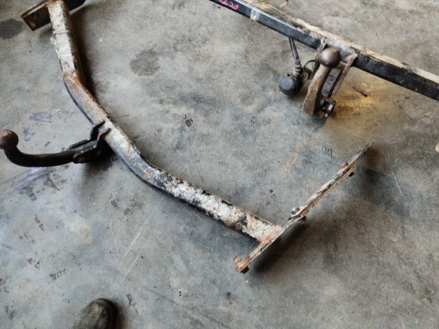 bontott FORD FOCUS II Vonóhorog