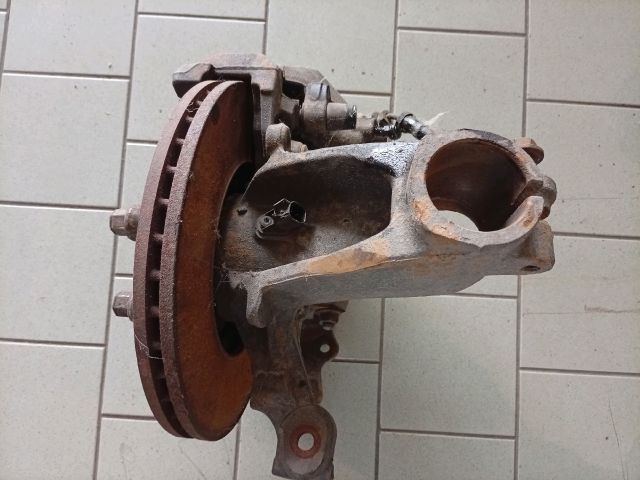 bontott FORD FOCUS III Bal első Csonkállvány Kerékaggyal