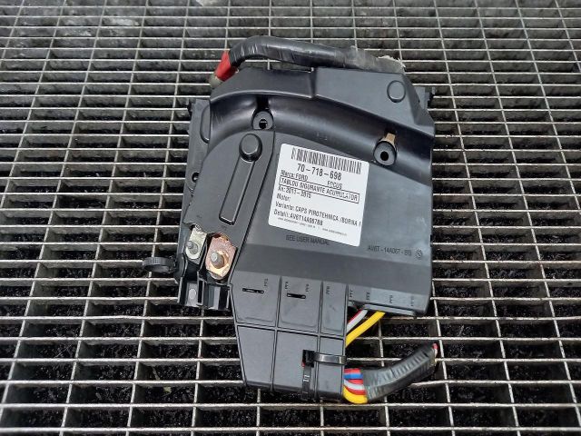 bontott FORD FOCUS III Biztosítéktábla Motortér