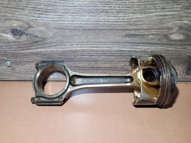 bontott FORD FOCUS III Dugattyú és Hajtókar