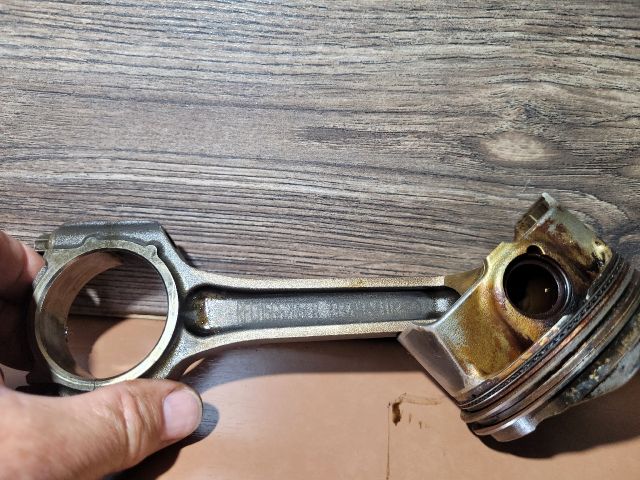 bontott FORD FOCUS III Dugattyú és Hajtókar