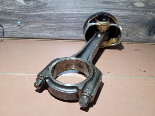 bontott FORD FOCUS III Dugattyú és Hajtókar