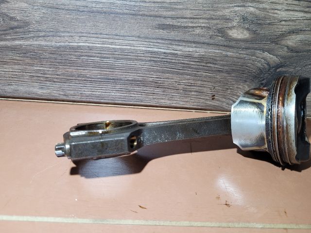 bontott FORD FOCUS III Dugattyú és Hajtókar