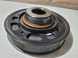 bontott FORD FOCUS III Főtengely Szíjtárcsa