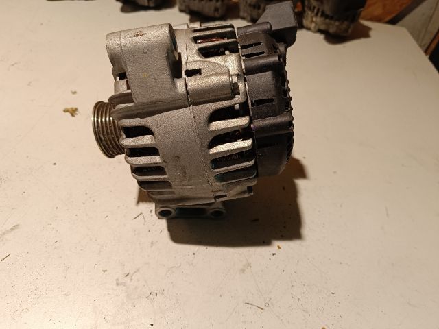 bontott FORD FOCUS III Generátor