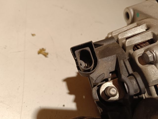 bontott FORD FOCUS III Generátor