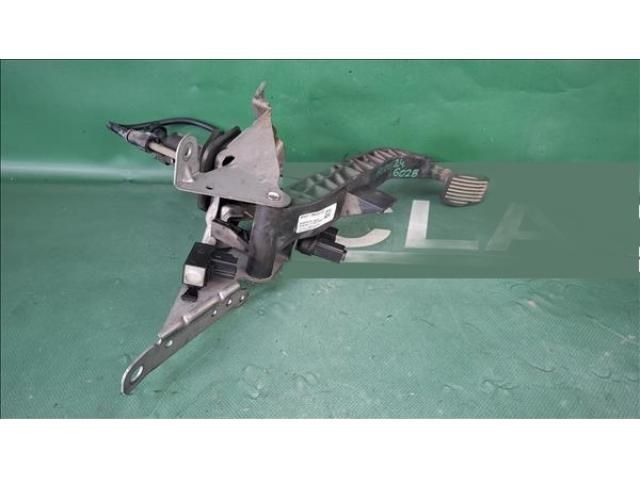 bontott FORD FOCUS III Kuplung Pedál