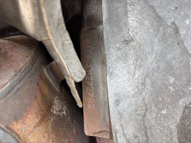 bontott FORD FOCUS III Motor (Fűzött blokk hengerfejjel)