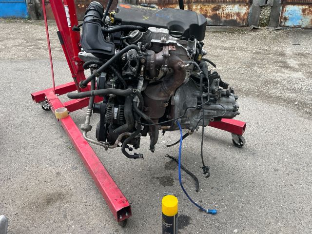 bontott FORD FOCUS III Motor (Fűzött blokk hengerfejjel)