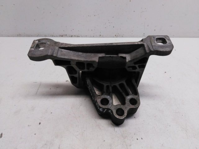 bontott FORD FOCUS III Motor Tartó Bak Jobb