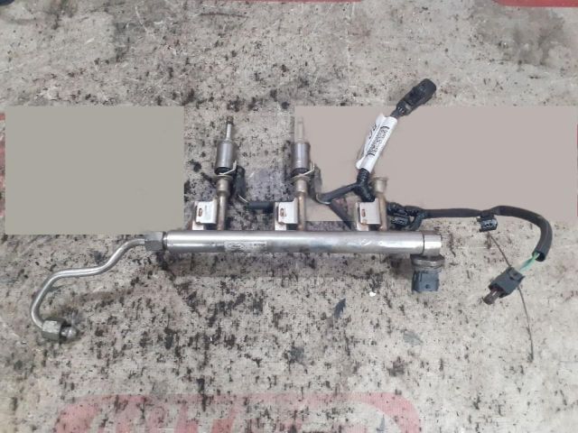 bontott FORD FOCUS III Porlasztó (1 db)