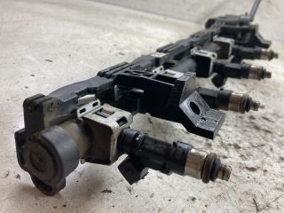 bontott FORD FOCUS III Porlasztó Sor / Híd