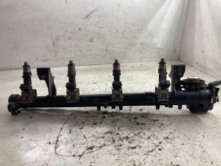 bontott FORD FOCUS III Porlasztó Sor / Híd