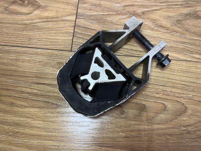 bontott FORD FOCUS III Billenésgátló Bak