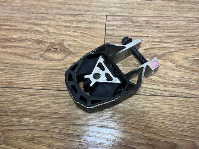 bontott FORD FOCUS III Billenésgátló Bak