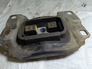 bontott FORD FOCUS III Motor Tartó Bak Bal