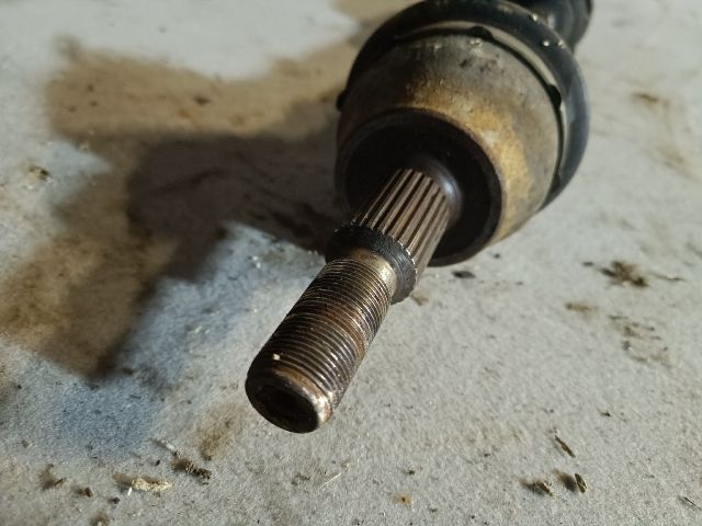 bontott FORD FOCUS III Bal Féltengely