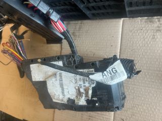 bontott FORD FOCUS III Biztosítéktábla Motortér