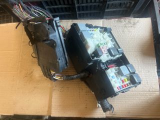 bontott FORD FOCUS III Biztosítéktábla Motortér