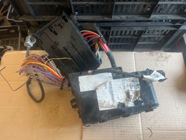 bontott FORD FOCUS III Biztosítéktábla Motortér