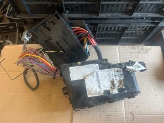 bontott FORD FOCUS III Biztosítéktábla Motortér