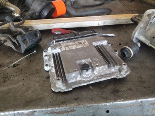 bontott FORD FOCUS III Motorvezérlő