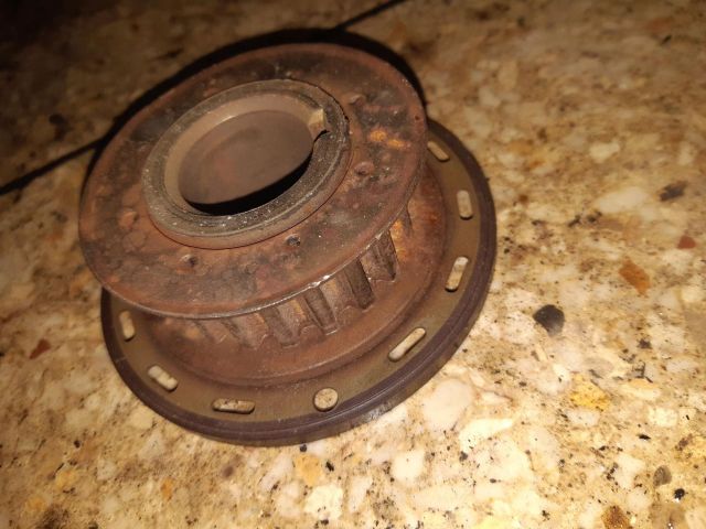 bontott FORD FOCUS III Főtengely Bordáskerék / Lánckerék