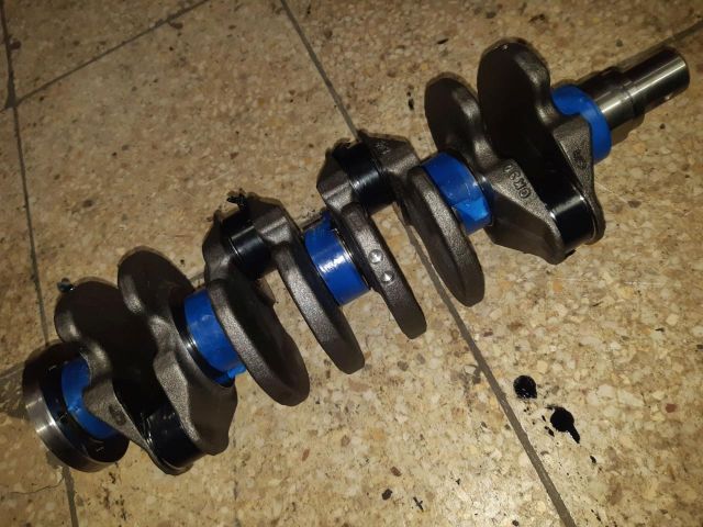 bontott FORD FOCUS III Főtengely (Magában)