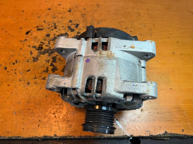 bontott FORD FOCUS III Generátor