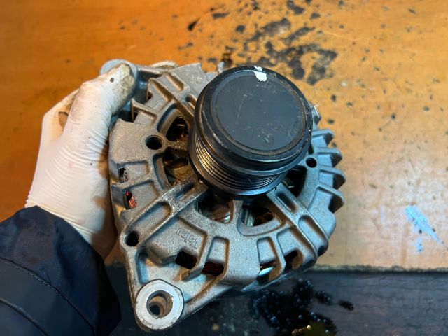 bontott FORD FOCUS III Generátor