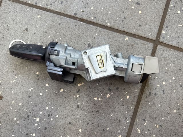 bontott FORD FOCUS III Gyújtáskapcsoló Házzal