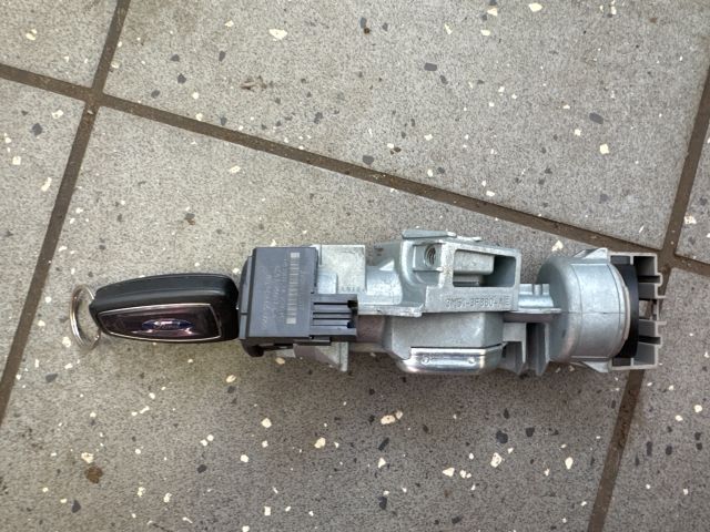 bontott FORD FOCUS III Gyújtáskapcsoló Házzal