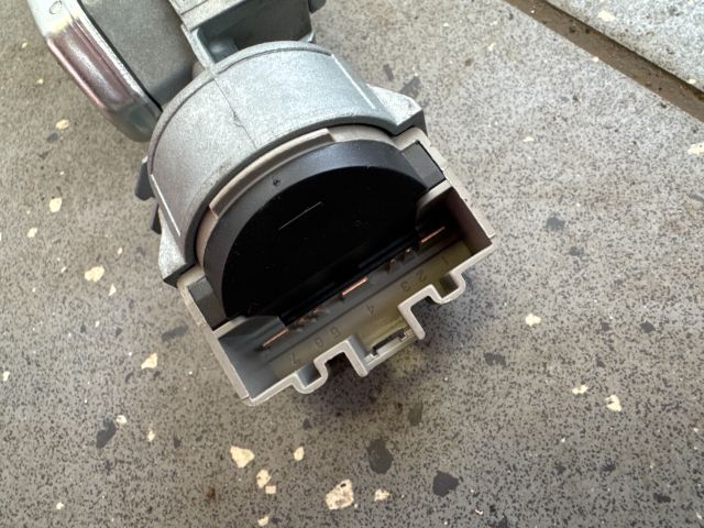 bontott FORD FOCUS III Gyújtáskapcsoló Házzal