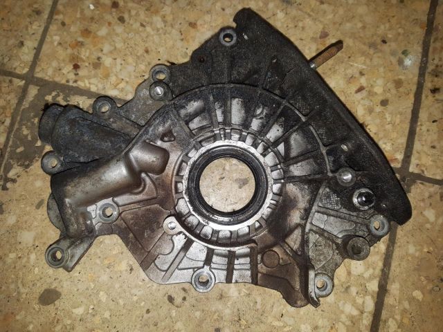 bontott FORD FOCUS III Olajszivattyú