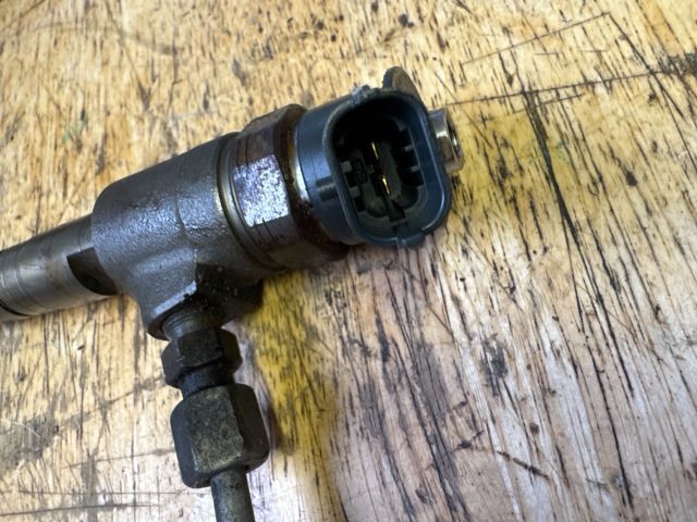 bontott FORD FOCUS III Porlasztó (1 db)