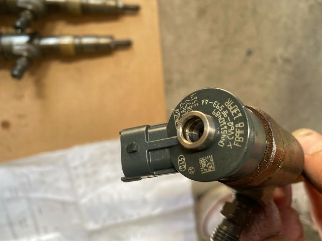 bontott FORD FOCUS III Porlasztó Sor / Híd