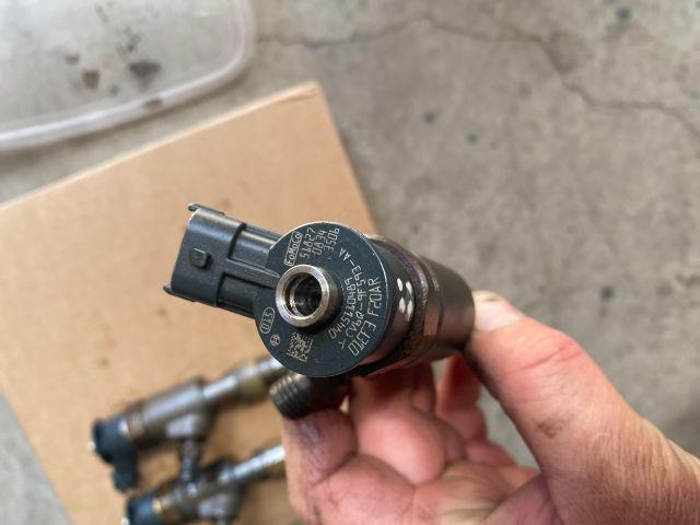 bontott FORD FOCUS III Porlasztó Sor / Híd