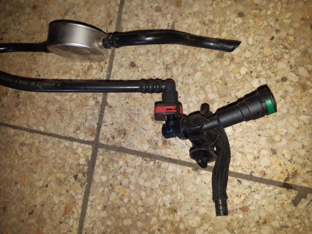 bontott FORD FOCUS III Tankbetöltő Cső (Fém)