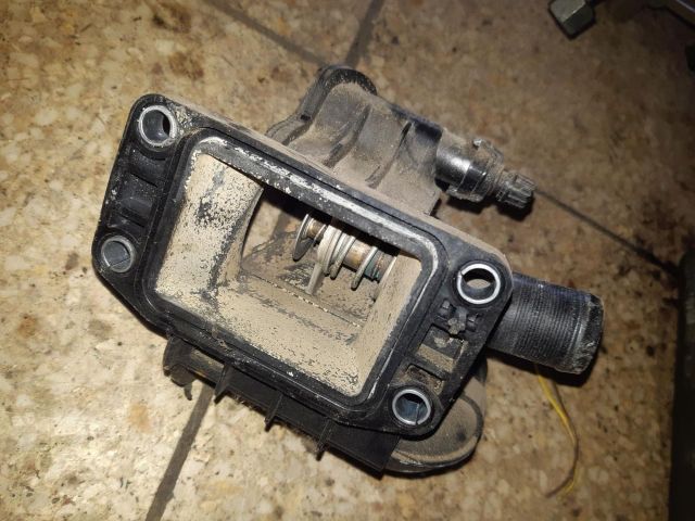 bontott FORD FOCUS III Termosztátház