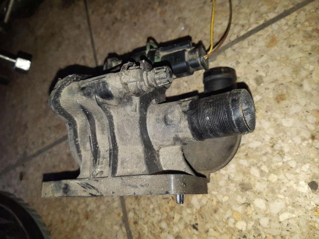 bontott FORD FOCUS III Termosztátház