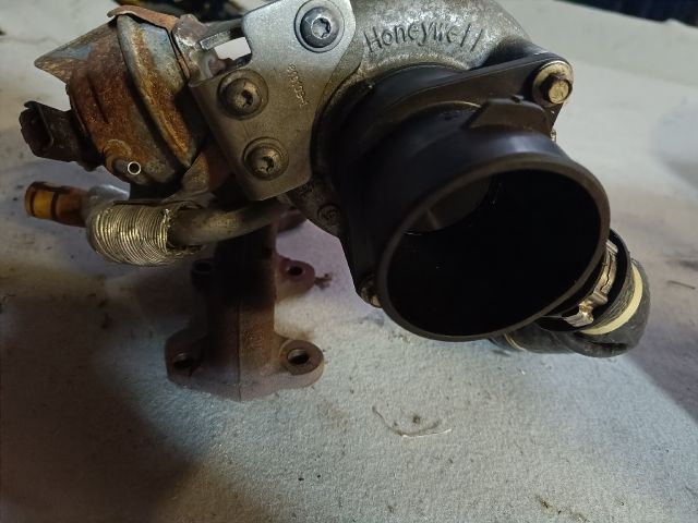 bontott FORD FOCUS III Turbó