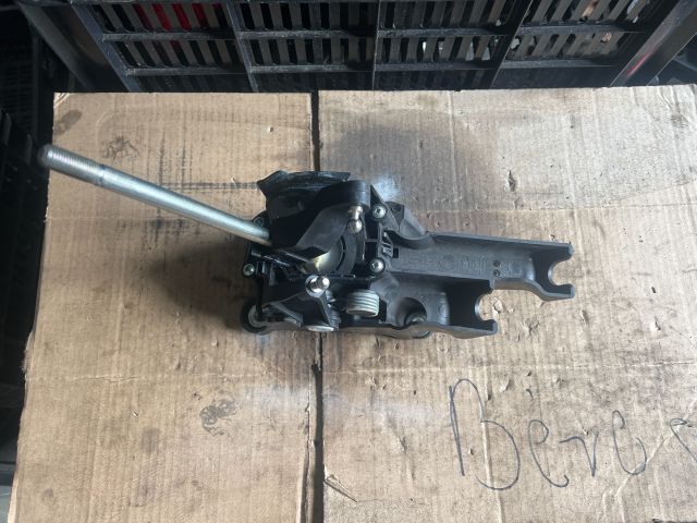 bontott FORD FOCUS III Váltó Kulissza