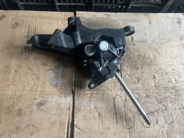 bontott FORD FOCUS III Váltó Kulissza