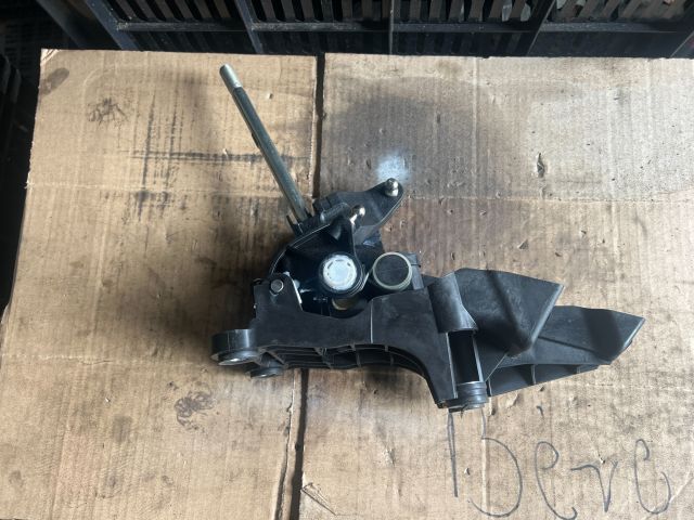 bontott FORD FOCUS III Váltó Kulissza