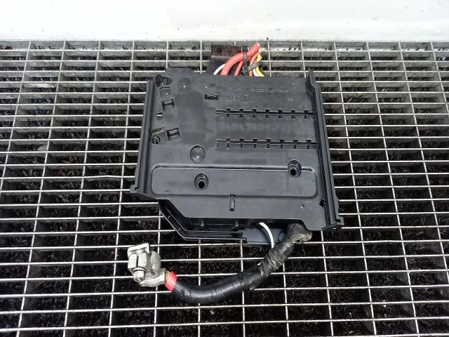 bontott FORD FOCUS III Biztosítéktábla Motortér