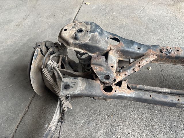 bontott FORD FOCUS III Hátsó Híd (Tárcsafékes)