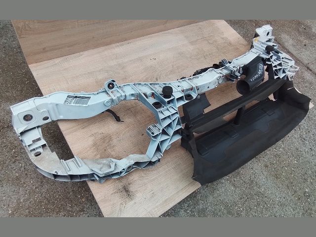 bontott FORD FOCUS III Homlokfal (Üres lemez)