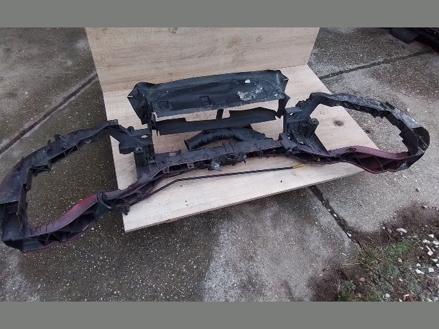 bontott FORD FOCUS III Homlokfal (Üres lemez)