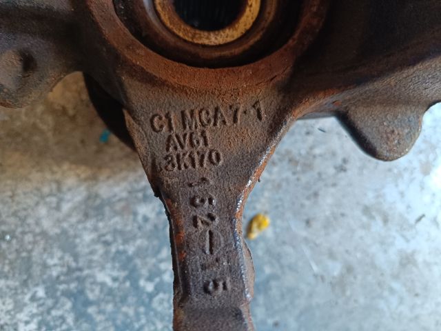 bontott FORD FOCUS III Jobb első Csonkállvány