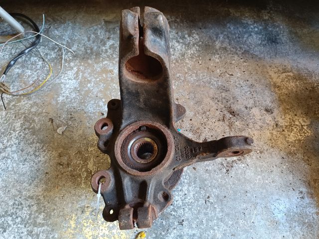 bontott FORD FOCUS III Jobb első Csonkállvány